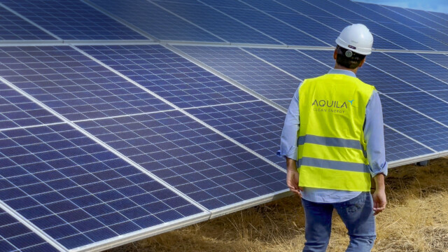 dipendente di Aquila Clean Energy che controlla la centrale solare