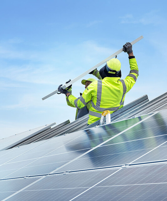 Assemblaggio di pannelli solari fotovoltaici